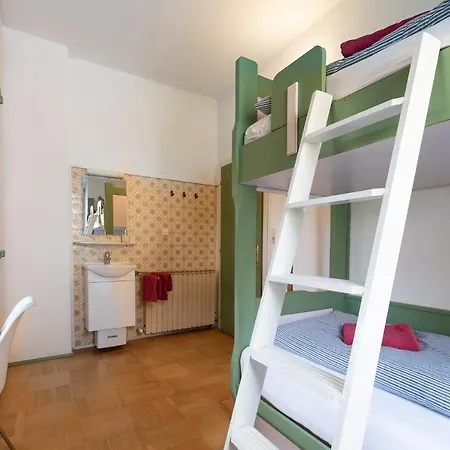 Апартаменты Absteige Innsbruck- Zentrale Ferienapartments *